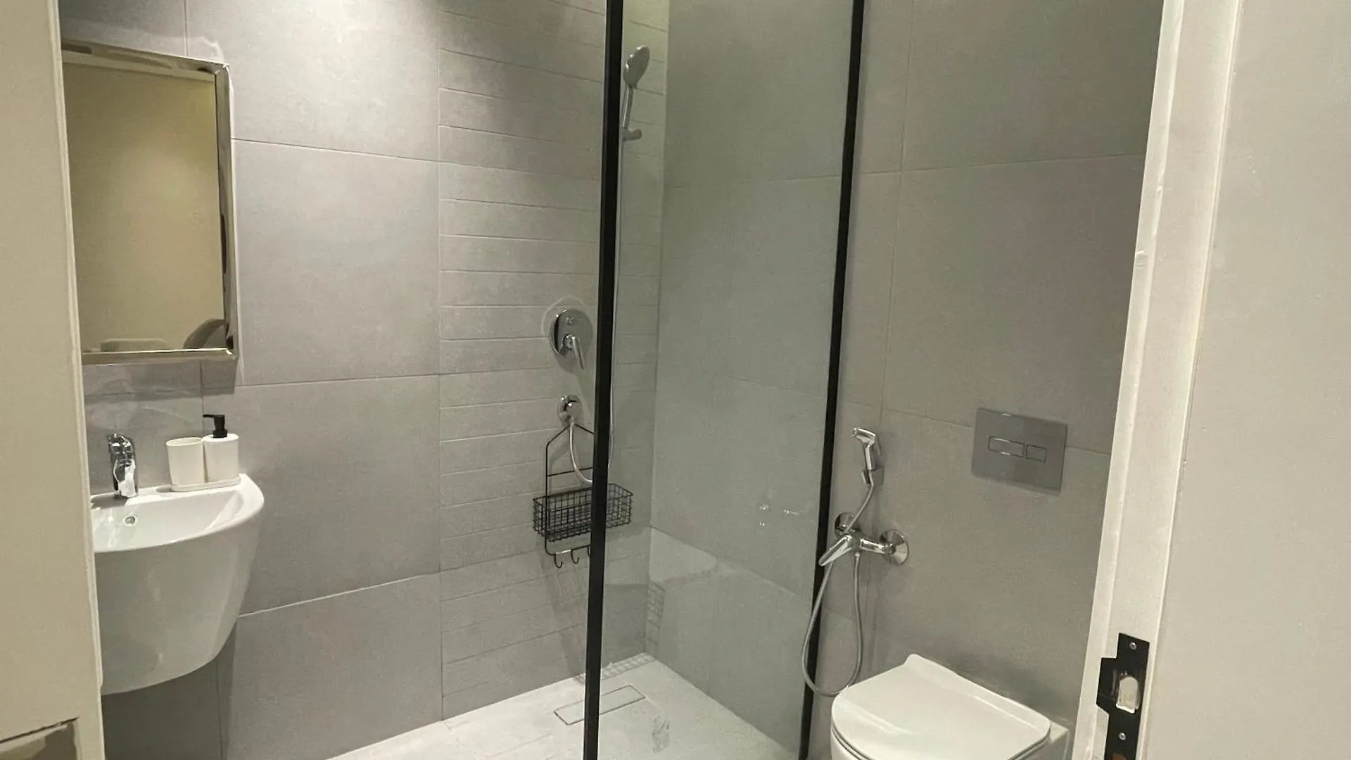 مسكن قطون - حطين E10 - بلكونة مطلّة عالحديقة Apartment Riyadh Saudi Arabia